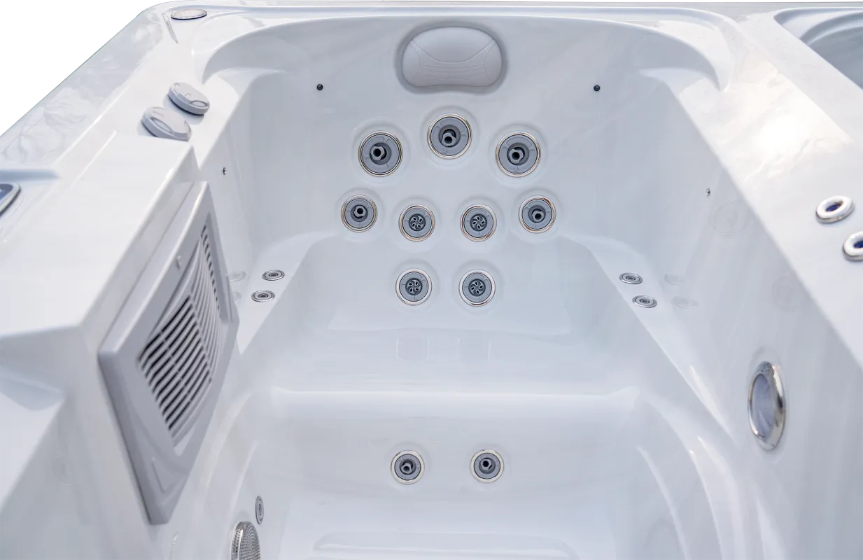 32 гидромассажных форсунки, 2 сидячих места, 1 лежак